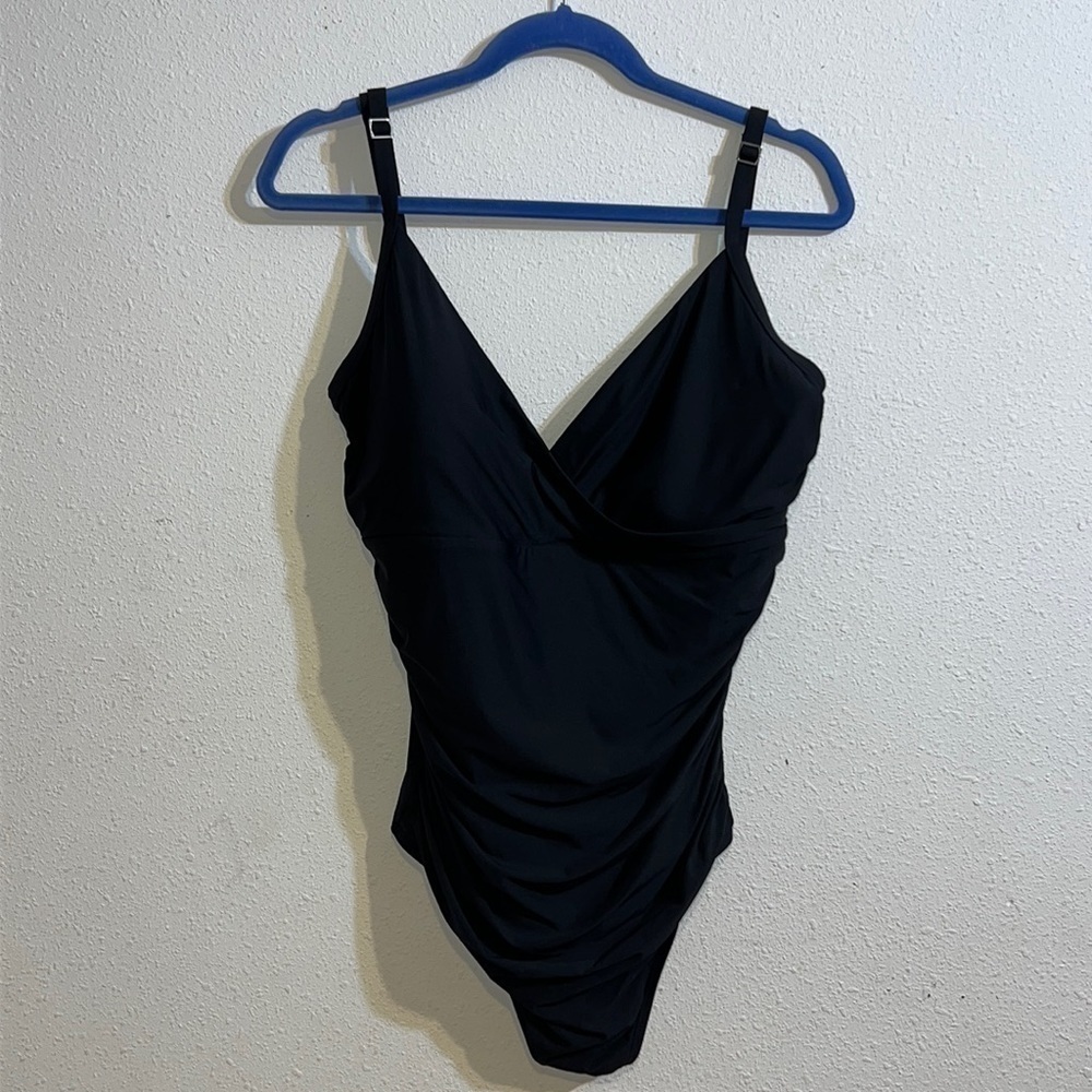 DKNY Womens Black V Cut Ruched On Sides Minimalist One Piece Swimsuit Size 16